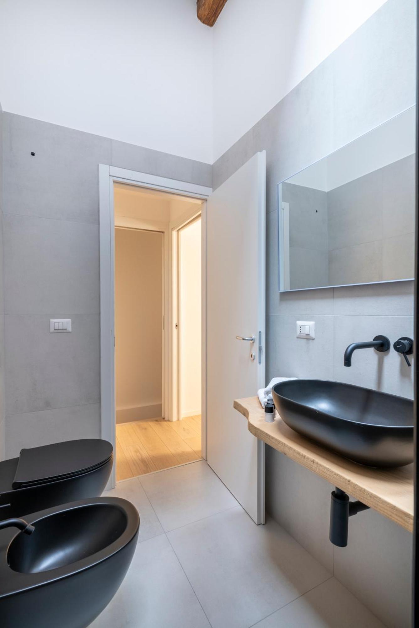 Aldrovandi Luxury Suites And Apartment 볼로냐 외부 사진