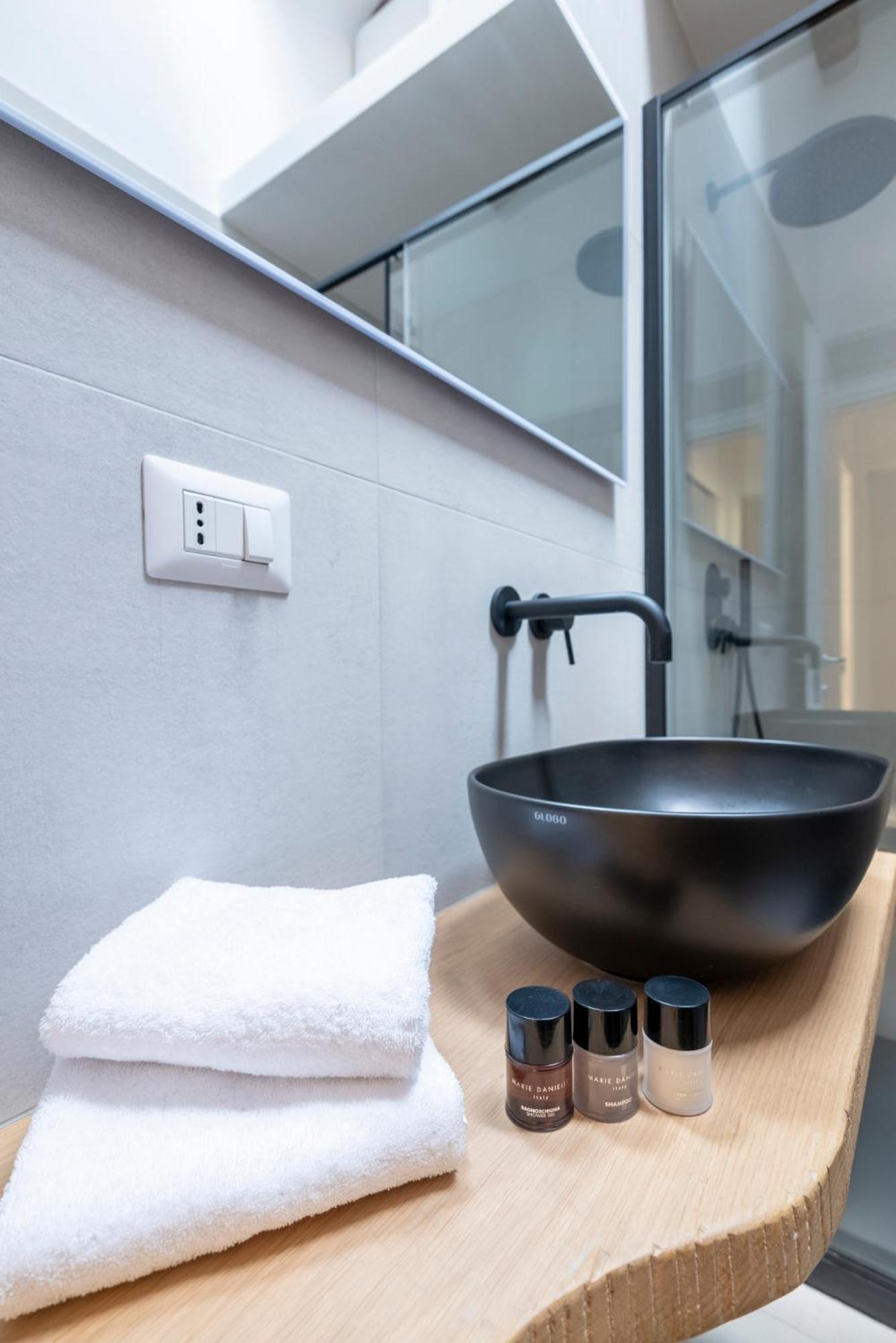 Aldrovandi Luxury Suites And Apartment 볼로냐 외부 사진
